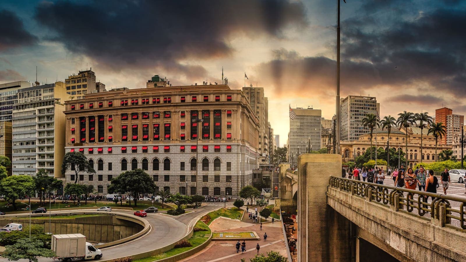 Exterior of a federal courthouse building in Sao Paulo, Brazil