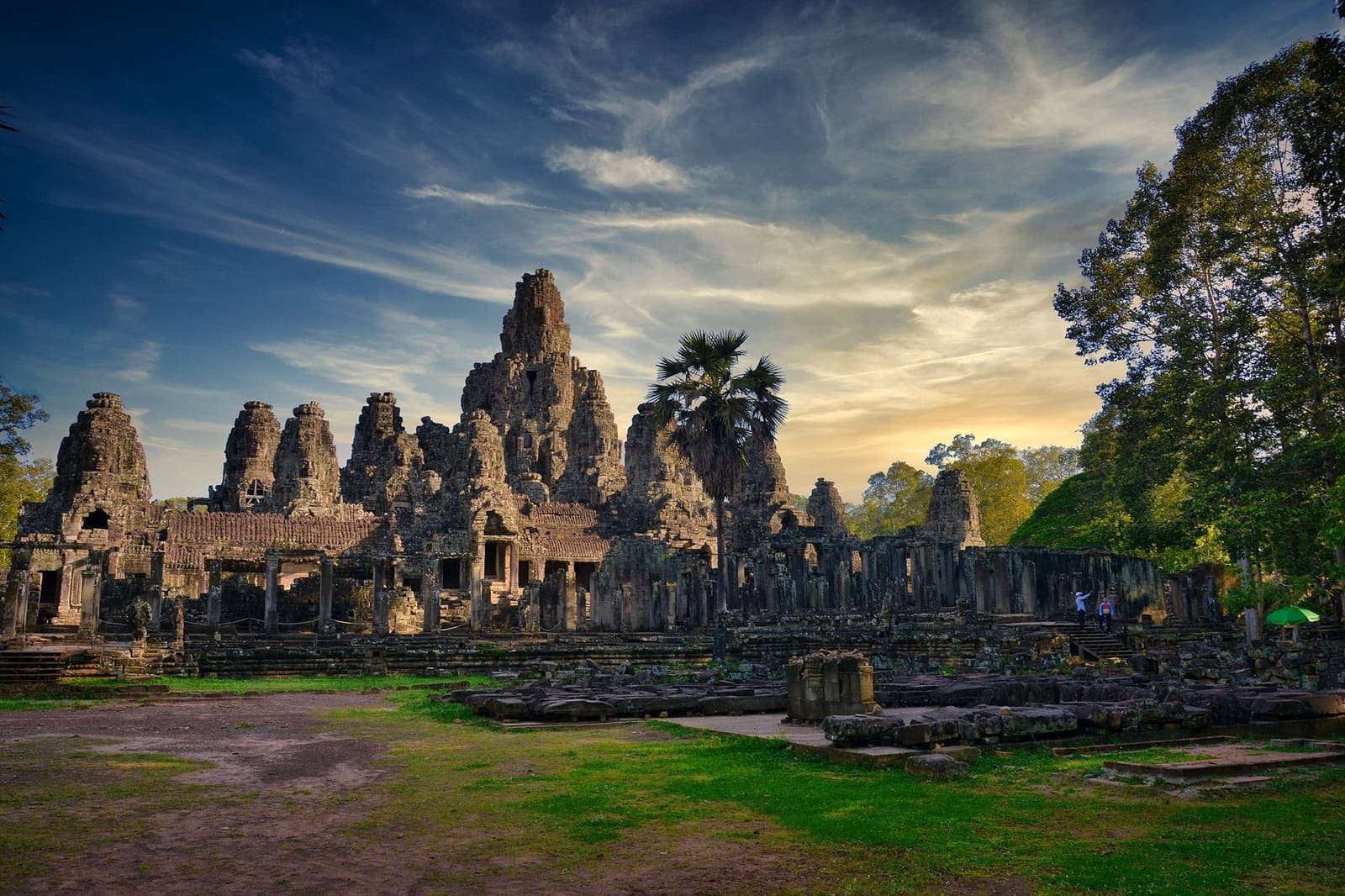 Stone jungle temple ruins evoking the ancient Maya theme of a new video slot